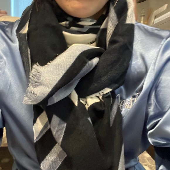 Blue/White Printed Scarf, 100% Acrylic - Picture 8 of 10